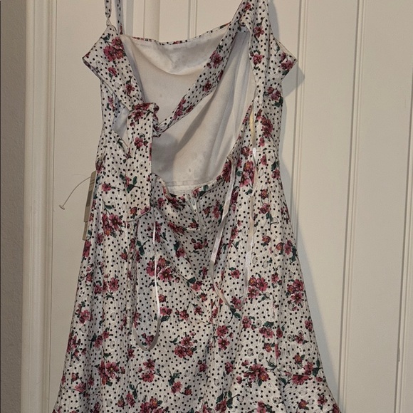 *NEVER BEEN WORN* Floral Mini Dress - White and Pink - Picture 6 of 6